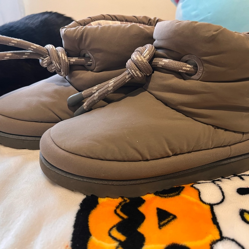 UGG big kids size 3